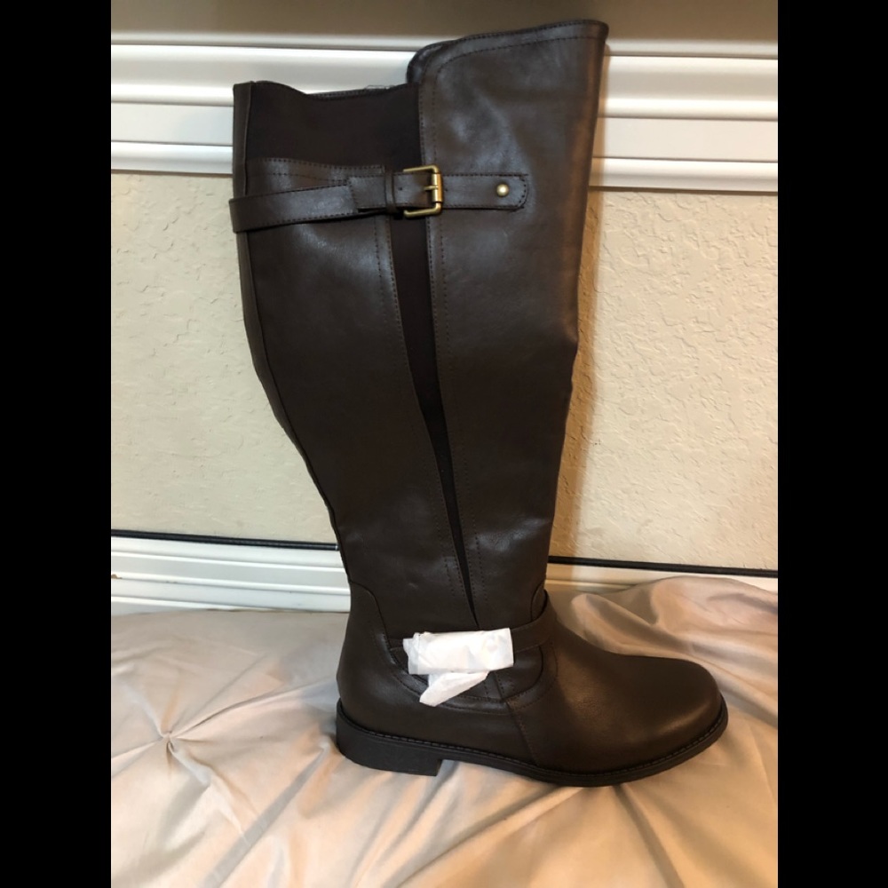 Brand new/never worn chocolate brown boot
